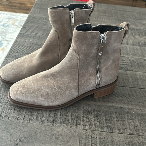 Aquatalia Colbie Water Resistant Suede Bootie size 10 1/2 - Picture 4 of 9